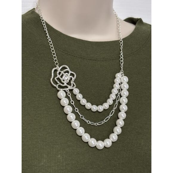 Womens Classic Faux Pearl Silver Tone Chain Flower Necklace BOHO Timeless Dressy - Picture 2 of 5